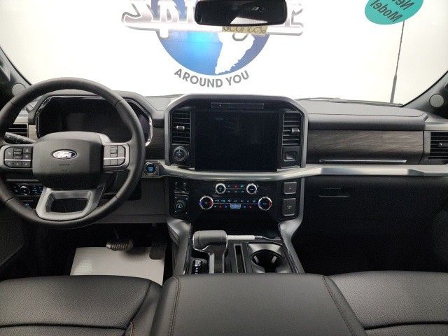 New 2025 White Ford Lariat image 13