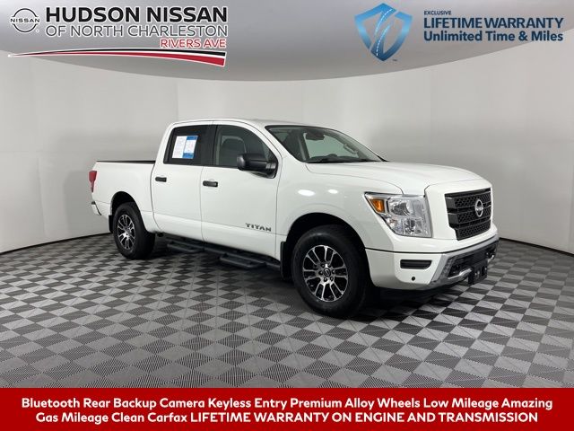2023 Nissan Titan SV photo