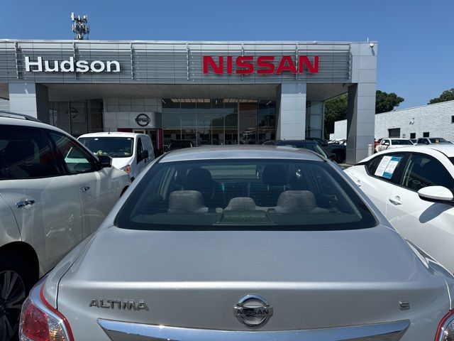 2013 Brilliant Silver Metallic Nissan Altima 2.5 S FWD Sedan