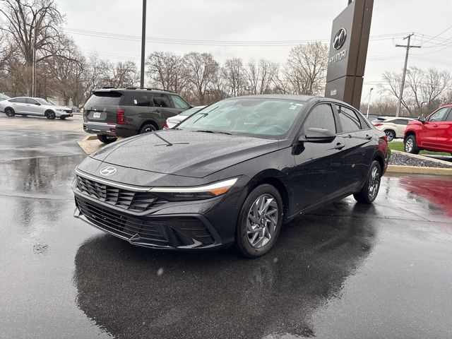 Used 2024 Black Hyundai SEL image 9