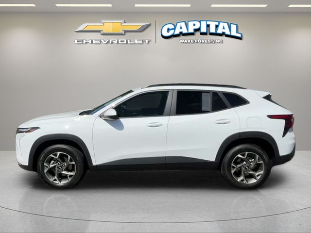 Used 2025 White Chevrolet LT image 3