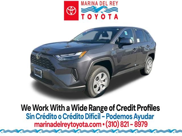 2025 Toyota RAV4 LE's photo