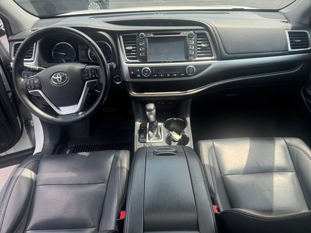 2019 Toyota Highlander XLE - Blizzard Pearl exterior view 15