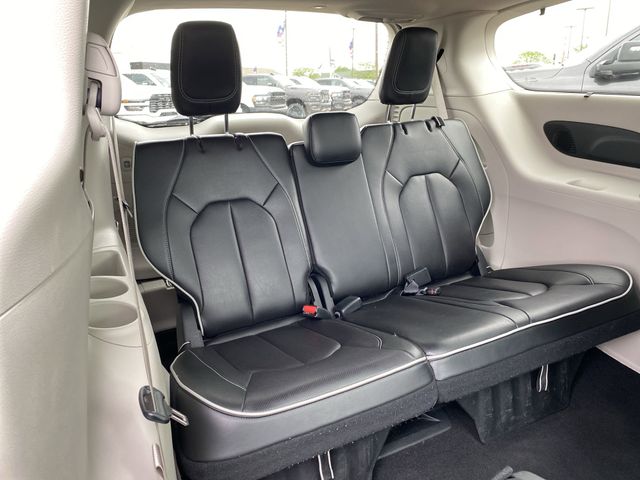 2023 Chrysler Pacifica Limited photo