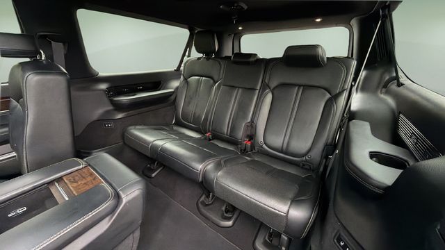 Used 2024 Black Jeep Base image 33