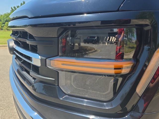Used 2025 Agate Black Metallic Ford XLT image 30
