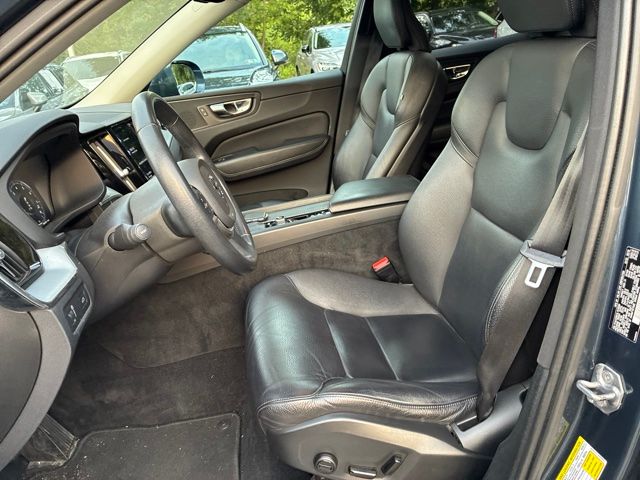 Used 2020  Volvo T6 Momentum image 10