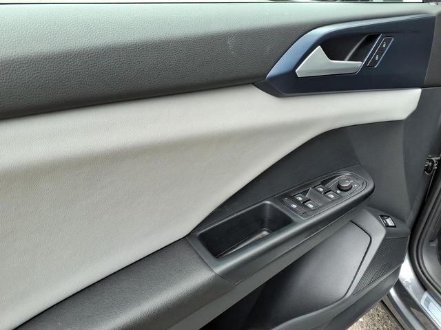 2023 Volkswagen Taos - Image 9