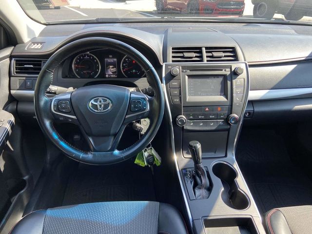 2016 Toyota Camry SE 15