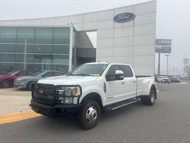 2017 Ford F-350 Super Duty Lariat Crew Cab LB DRW 4WD