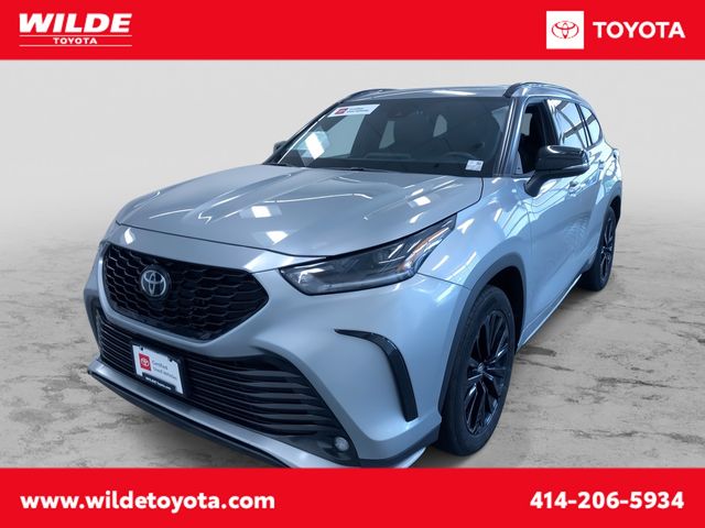 Celestial Silver Metallic 2025 Toyota Highlander SUV / Crossover All-Wheel Drive 8-Speed Automatic