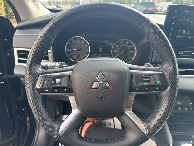 Used 2025  Mitsubishi SE image 21