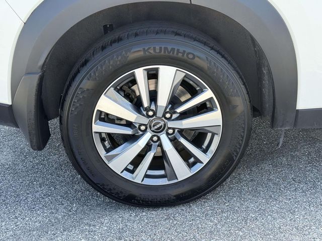 Used 2024 White Nissan SL image 7