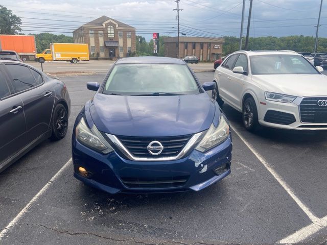 Used 2017 Nissan Altima SR with VIN 1N4AL3AP5HC493070 for sale in Clarksville, TN