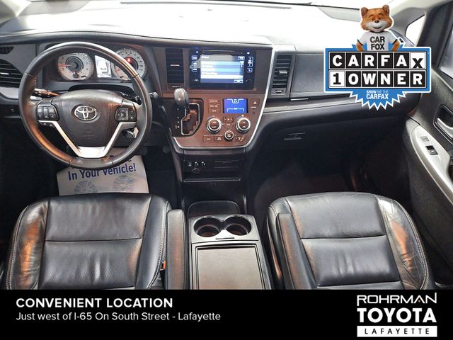 2017 Toyota Sienna SE 14