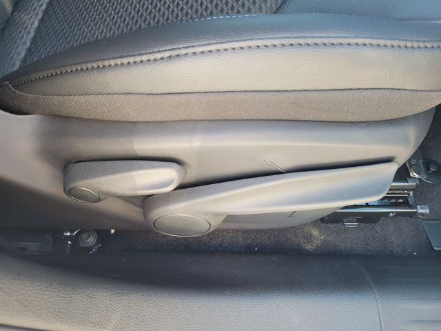 New 2026 White/off-white Jeep Latitude image 16