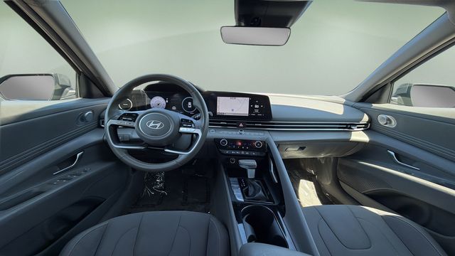 Used 2025 Gray Hyundai SEL Convenience image 16