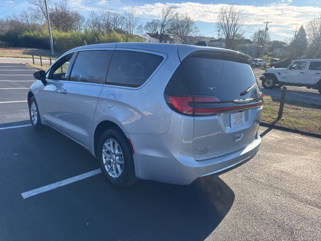 New 2026 Silver Chrysler Select image 5