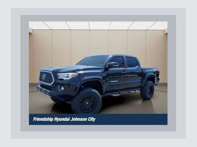 Midnight Black Metallic 2018 Toyota Tacoma Pickup Truck Four-Wheel Drive 6-Speed Automatic