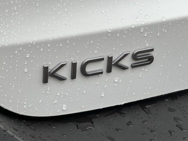 2025 Nissan Kicks SV 22