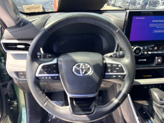 Used 2023 Toyota Highlander SUV