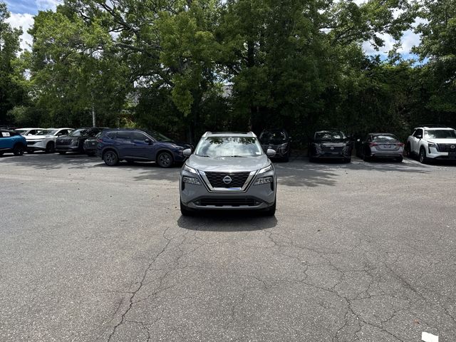 Used 2022 Gray Nissan SL image 2