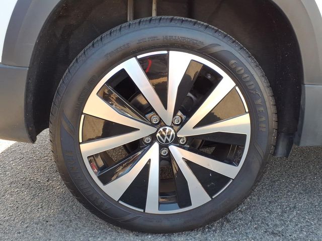 2024 Volkswagen Taos - Image 10