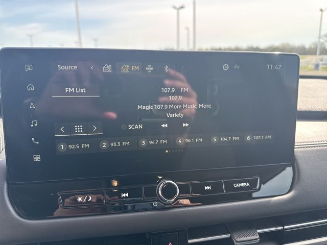 Used 2025  Mitsubishi SE image 25