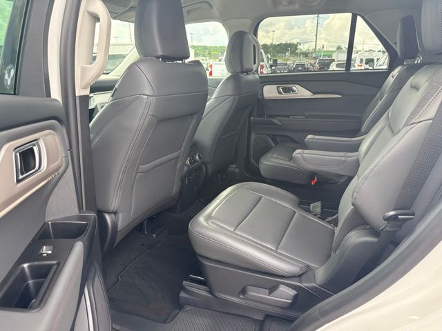 2025 Ford Explorer Active:B02485