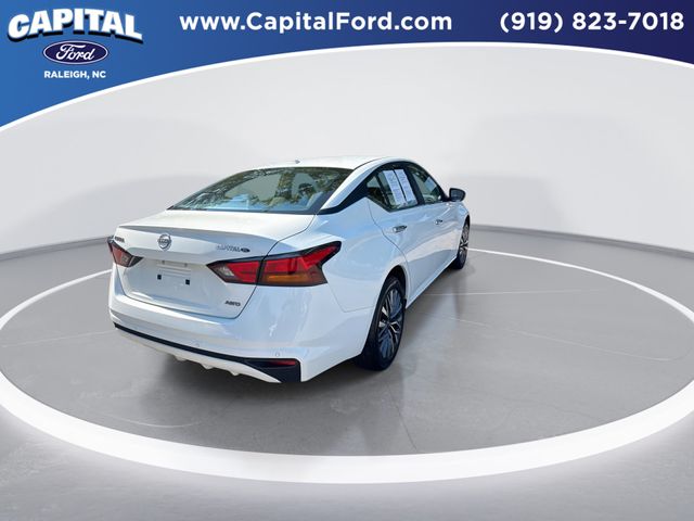 Used 2025 White Nissan 2.5 SV image 8