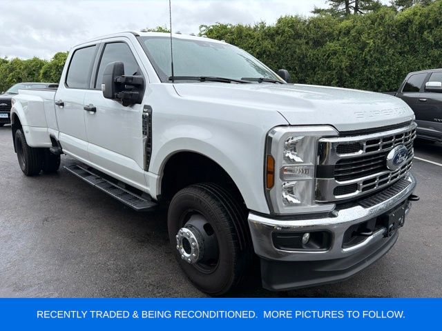 Oxford White 2024 Ford F-350 Super Duty Pickup Truck Four-Wheel Drive Automatic