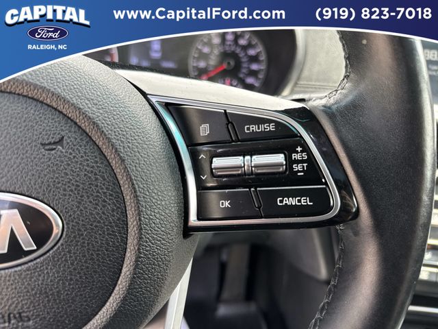 Used 2020 Black Kia SE image 24