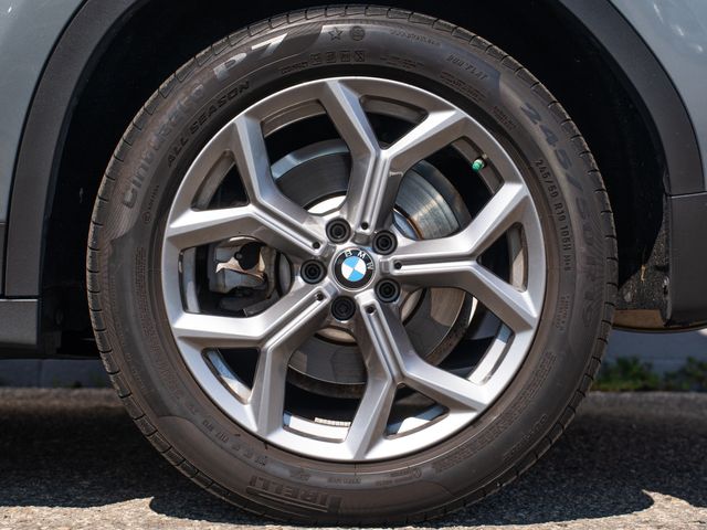 Used 2024 Gray BMW xDrive30i image 13