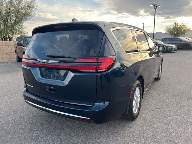 2023 Chrysler Pacifica Touring L 4