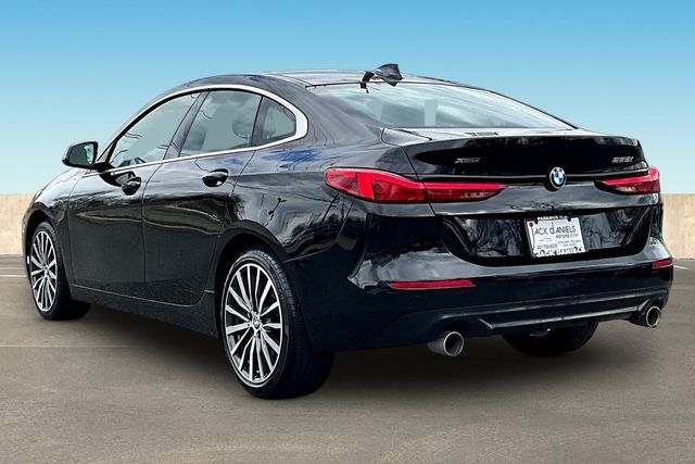 View vehicle photo 4