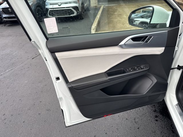 2025 Volkswagen Taos 1.5T SE photo