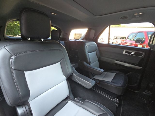 2023 Ford Explorer XLT:B02479