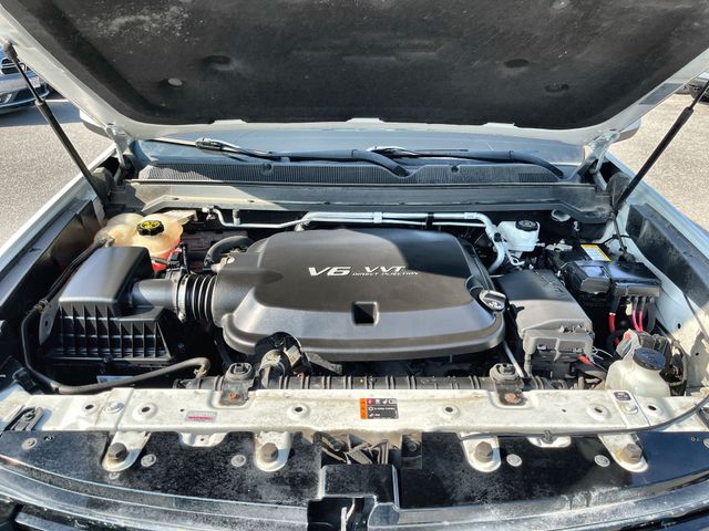 Used 2019 White Chevrolet LT image 18