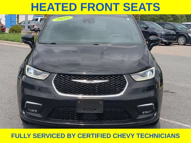 Used 2025 Chrysler Pacifica Van