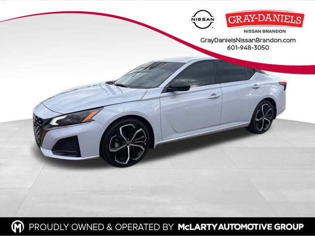 2024 Nissan Altima SR's photo