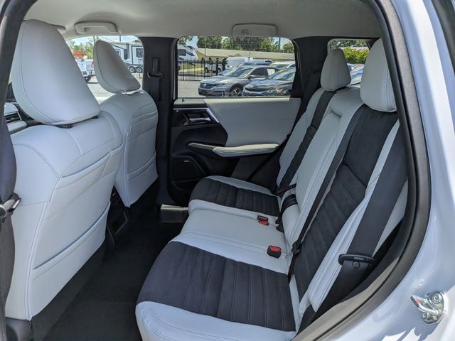 2026 White Diamond Mitsubishi Outlander SE FWD SUV