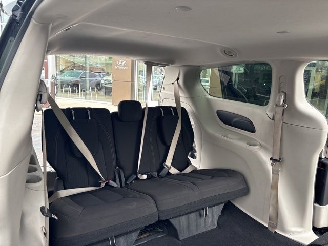 Used 2023 Black Chrysler LX image 32