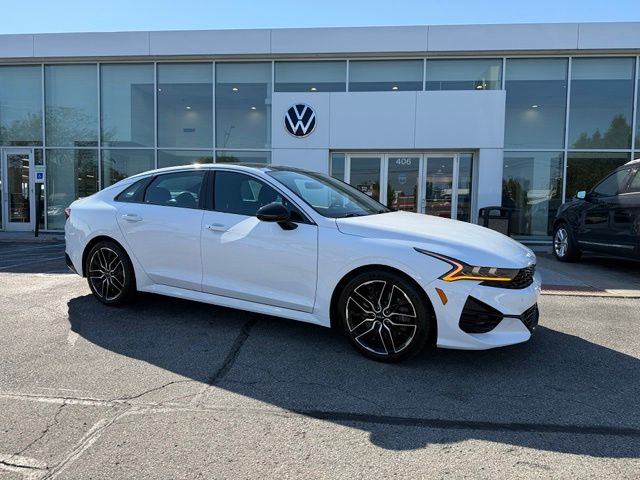 White Pearl 2022 Kia K5 Sedan Front-Wheel Drive 8-Speed Dual Clutch