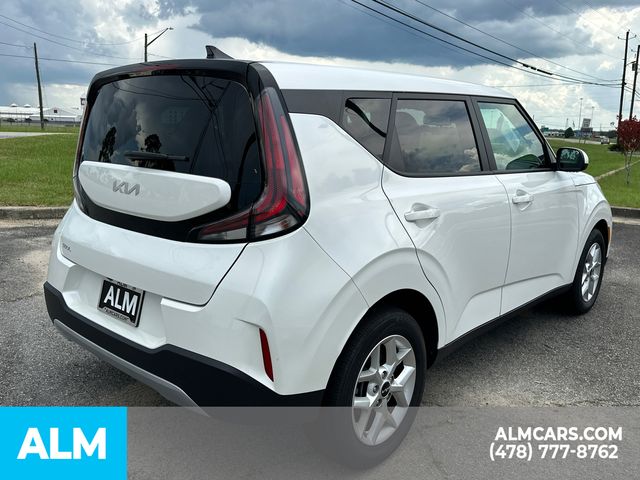 Used 2025 White Kia  image 5