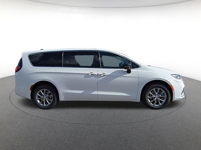 new 2026 Chrysler Pacifica car, priced at $44,905