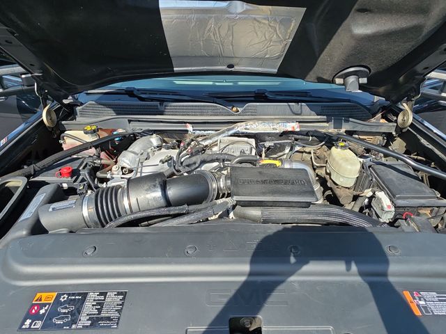 Used 2018 Gray GMC Denali image 32