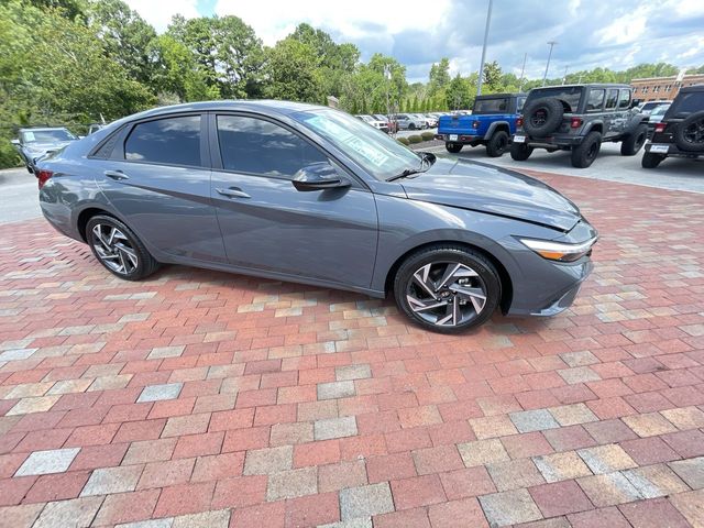 Used 2025 Hyundai Elantra Sedan