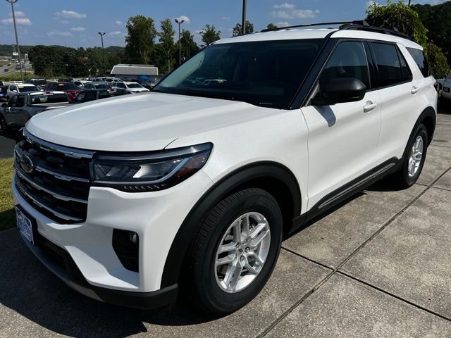 2025 Ford Explorer Active photo