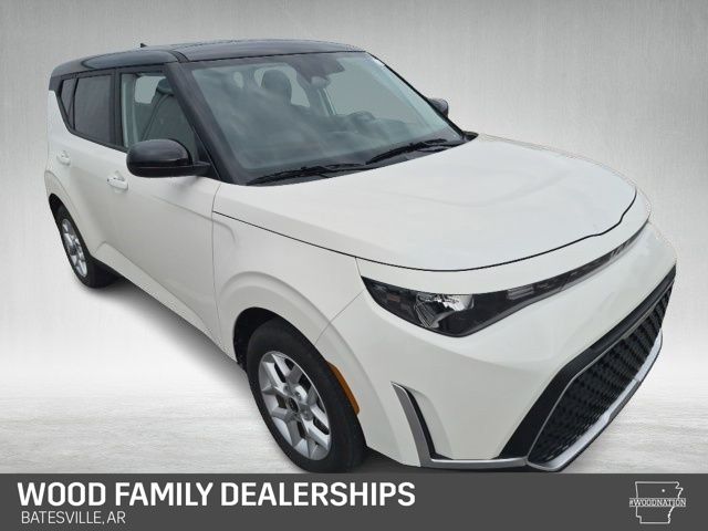 Clear White/Black Roof 2025 Kia Soul SUV / Crossover Front-Wheel Drive Continuously Variable Transmission