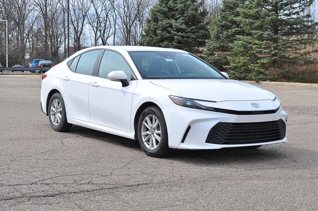 2025 Toyota Camry LE FWD
